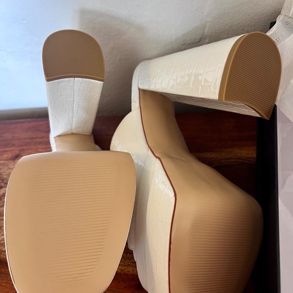 New! Open Toe Chunky 6” Patent Leather Sandals Size 8 - Picture 3 of 5